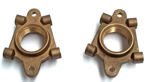 Doppelflansch aus Metall mit Gewinde und mehreren Befestigungslöchern, geeignet für Anwendungen im Bereich Heizungsinstallation, Beispiel Daikin.